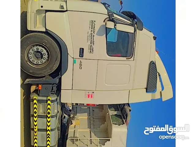 Tractor Unit Volvo 2012 in Al Dhahirah