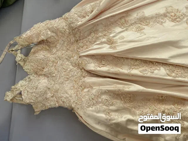 فستان خطوبة ثقيل  ثلث طبقات جديد وغير ملبوس