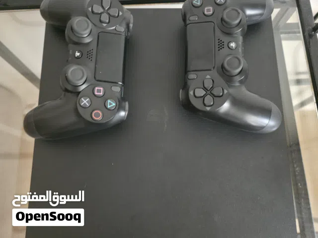 البلستيشن نضيفه استعملتها بس شهرين