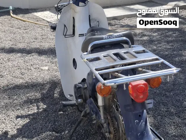 للبيع دراجة نارية هوندا خمسين سيسي انجكتر نظيف و بحالة الوكالة بدون اعطال..توجد ملاحظات تذكر للشاري