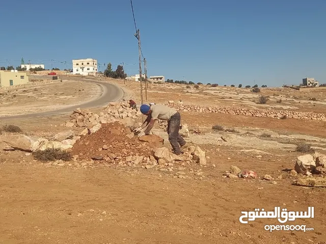 للبيع 3500 متر منبسطه على شارعين واصل الخدمات