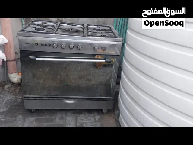 طباخ 5 عيون نضيف وشغال هوه والفرن