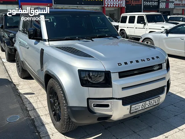 Land Rover Defender in Mubarak Al-Kabeer