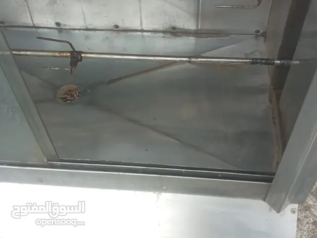 شوايه دجاج 7اشياش نضيفه جدا زجاج اصلي انكليزي مقاوم للحراره ويوجد كراسي عدد6 ودك مع مفرغه +سنك