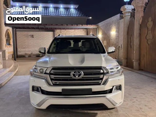 لاندكروزر v8 Gxr 2018