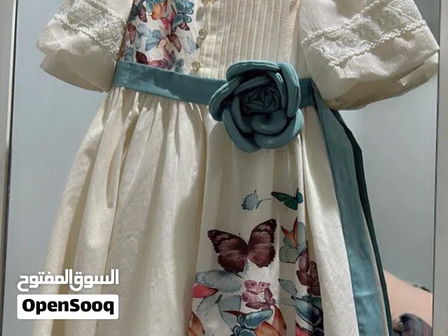 فساتين عمر 7~9 سنوات للبيع الفستان الواحد بدينارين حالة شبه جديد