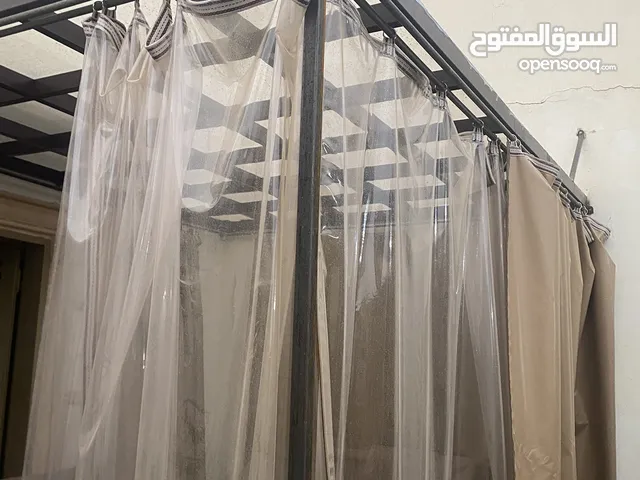 مظاله ب اربع جهات جهتين شفافه و جلد وحديد الدكور
