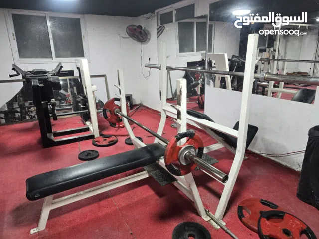 نادي جيم كامل للبيع بسعر مناسب