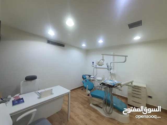 عيادة للبيع -بـ ش فوزي معاذ الرئيسى - أرضي - مرخصة