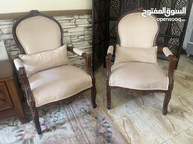 لقطة مقعدين بتصميم راقي و جودة فخمة للبيع بسعر ممتاااز
