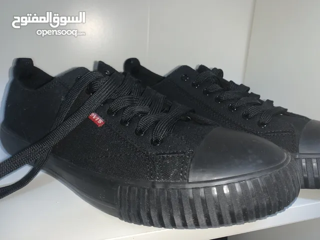 حذاء لي فايس (Levi’s) جديد من امريكا لم يُلبس ولا مرة، للبس اليومي او المناسبات غير الرسمية.