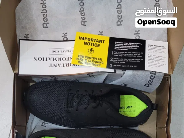 حذاء ريبوك جديد غير مستعملة مع العلبة الأصلية قياس 44