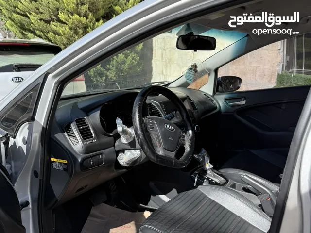 كيا k32017 ماشيه 150 الف  ما عليها عيوب 4 جيد  فل فل  قابل للتفاوض ب شكل بسيط