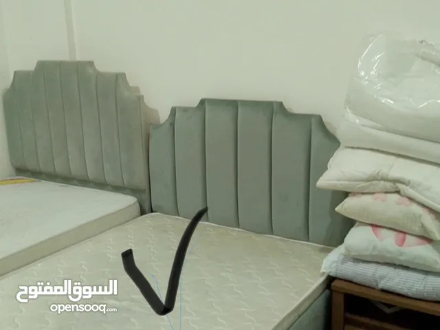 سرير مع مرتبة
