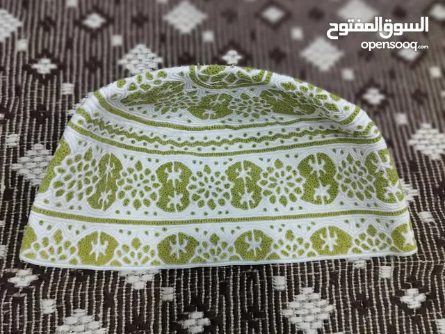 كمة خياطة عمانية لون اخضر فاتح  القياس 11 وربع السعر 50ريال عماني
