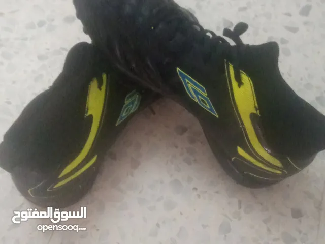 حذاء رياضي Demi بحالة ممتازة للبيع  للبيع حذاء demi رياضي للبيع في حالة جيدة و شبه جديد بسعر مناسب