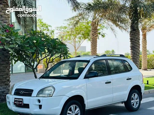 Hyundai Tucson 2010 model well maintained excellent condition ready to drive small suv family car