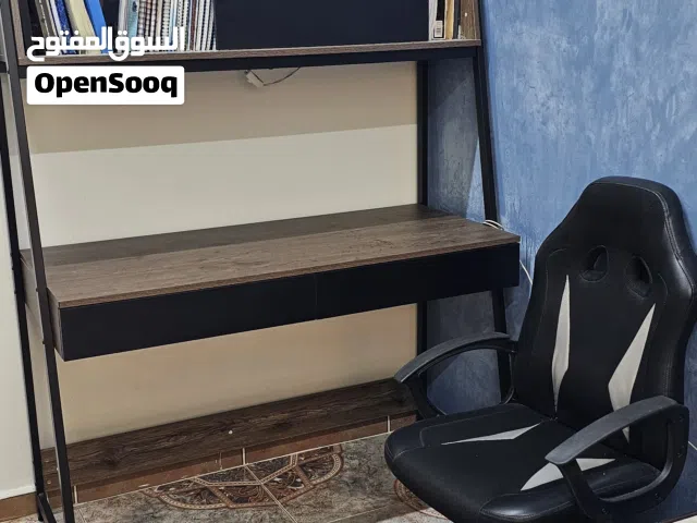 للبيع طاولة دراسة مع مكتب + كرسي مكتب – مستخدمين سنتين فقط –Study Table with chair From Pan Home