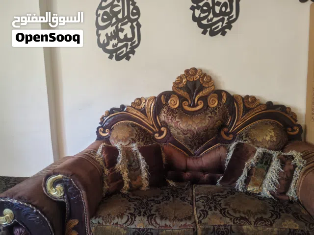 طقم كنب مكون من 11 مقعد وطاوله