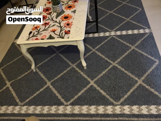 طقم جلوس (6 اشخاص ) مع طاولة كبيرة و6 طاولات ضيافة