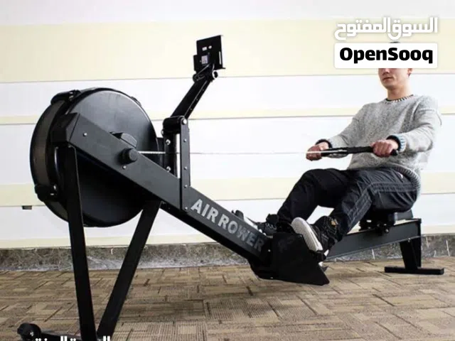 جهاز التجديف الهوائي (Air Rower)، وهو واحد من أقوى أجهزة الكارديو التي تجمع بين حرق السعرات وتدريب