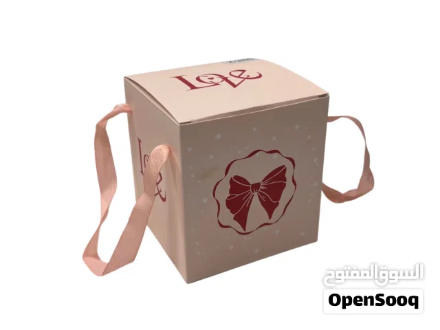 فاجئ أحبابك بأجمل هدية!  صندوق كروي أنيق يفتح ليكشف وردة حمراء وقلب مرصع بالكريستال