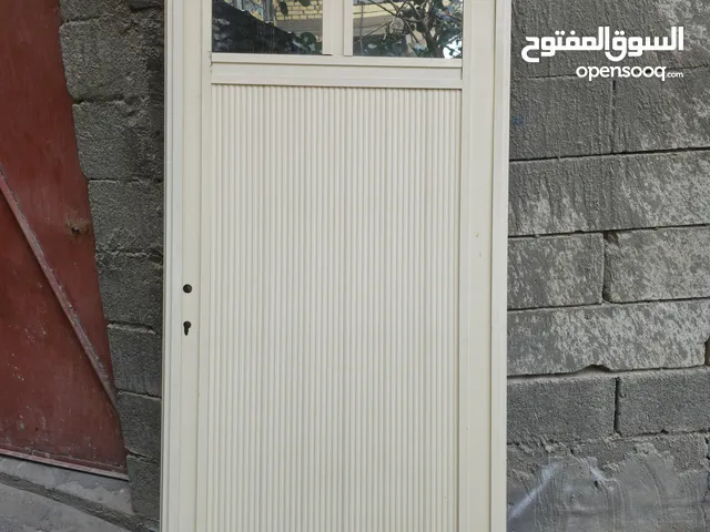 باب الامنيوم جديد غير مستخدم