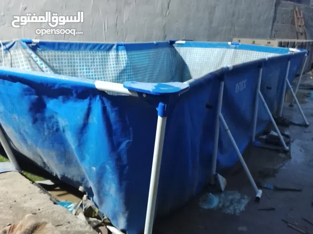 مسبح عميق جميل