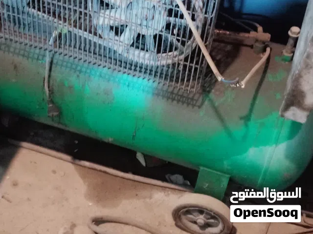 يخدم 220 و 380