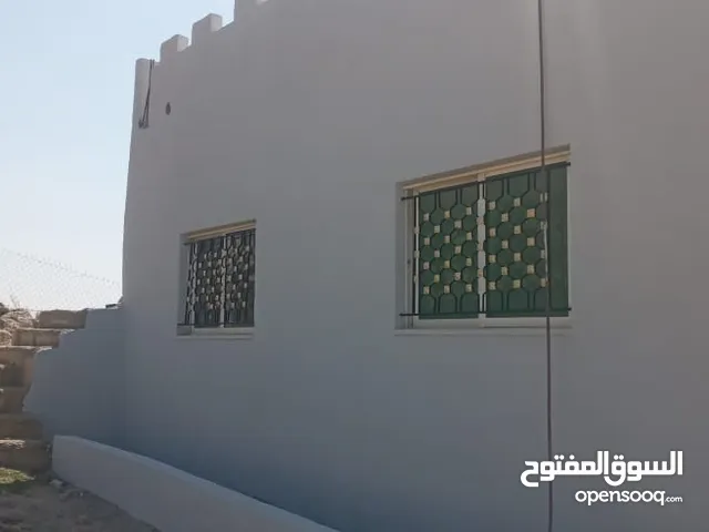 بيت ريفي للبيع جرش عنيبه منطقة شاليهات مساحة 80متر البناء