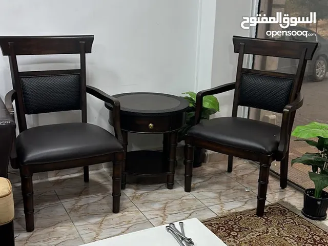 كرسيين خشب زان مع طاوله بينهم