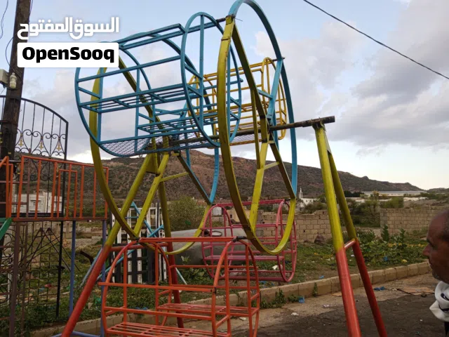 مراجيح وزحاليق حديد وفيبر جلاس