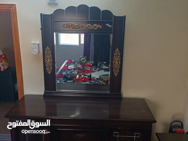غرفة نوم مستعمله بحاجة لصيانة خفيفه