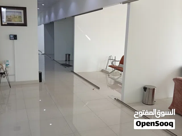 مكاتب للبيع في الطابق الأول للبيع مجهز