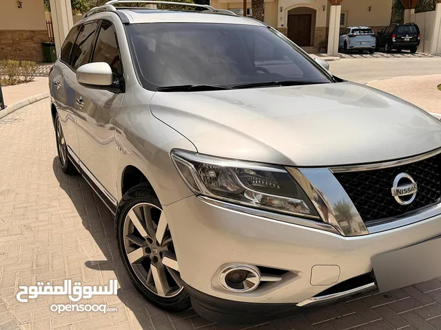 2017 Nissan Pathfinder 4WD SV Full options Great contition