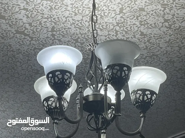 ثريات شبه جديد لون زيتي