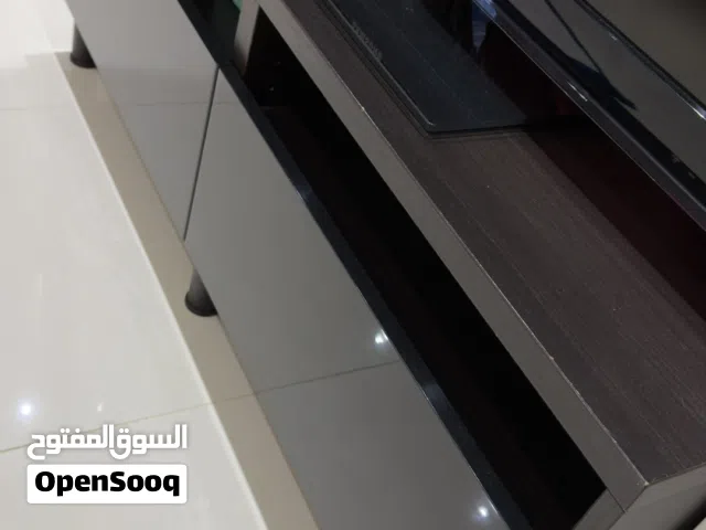 طاولة تلفزيون