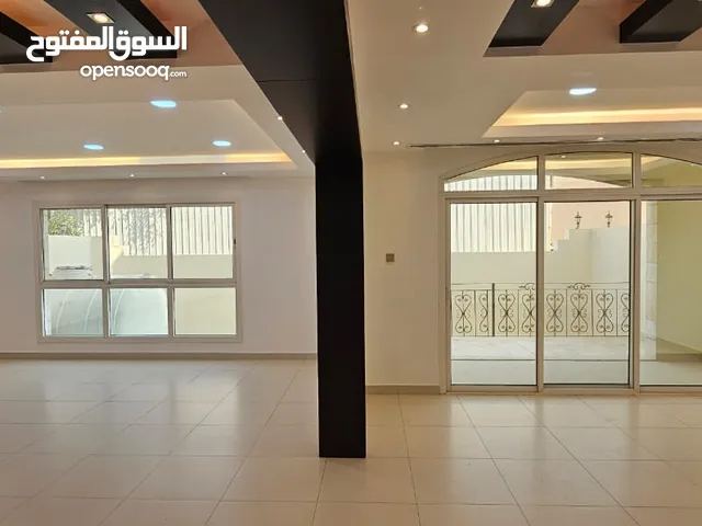 260 m2 5 Bedrooms Villa for Sale in Abu Dhabi Al Khalidiya