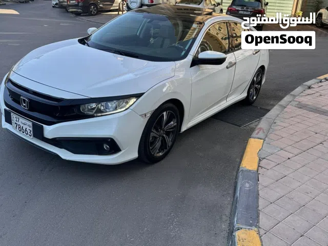 سياره هوندا سيفيك عداد 85 الف صبغ وكاله كامل المواصفات سيرفس كامل وكاله لا تحتاج اي مصاريف 1600سي سي