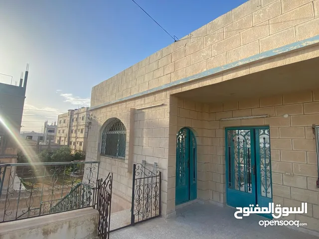 330 m2 More than 6 bedrooms Townhouse for Sale in Zarqa Al Hashemieh