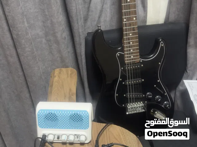 گيتار كهربائي مع مالتي ايفكتس وامبليفاير صغير وكيبلات كلهن جديدات ما مستخدمه