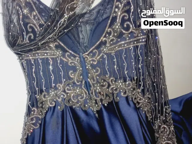 فستان سهرة مميز وراقي جدا