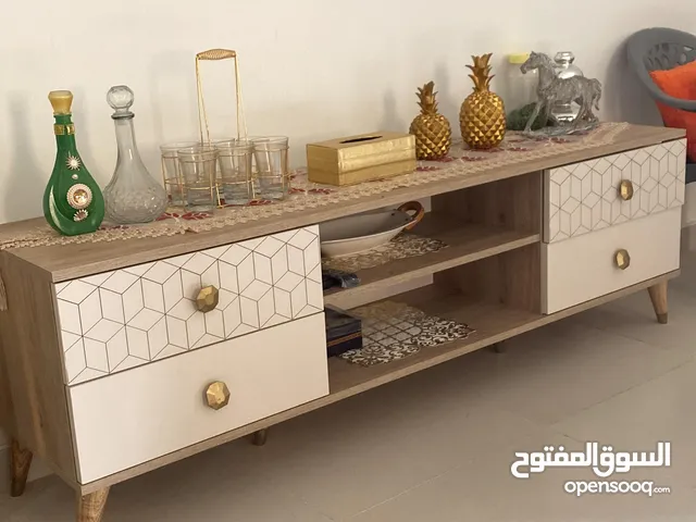طاوله تركيه مستعمله ممتازه بحاله جيده شبه جديده لي صاله و مجالس