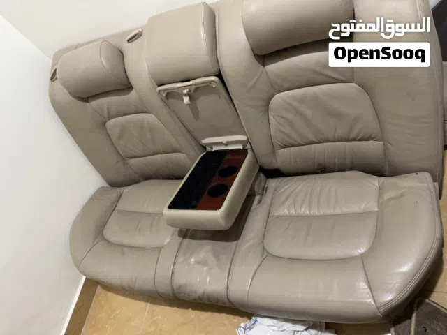 داخليه لكزس 400 بدون الكراسي الاماميه مع بعظ القطع