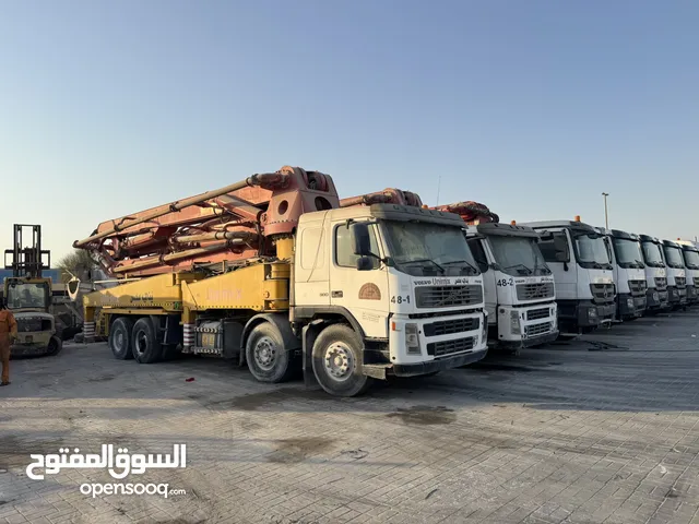 مضخه خرسانه فولفو موديل 2004 بحاله جيده 48 متر