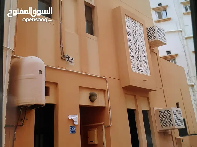 105 m2 4 Bedrooms Townhouse for Sale in Muharraq Muharraq City