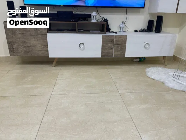 طاوله تليفزيون صناعه تركي عرض 2.65 بحاله جيده