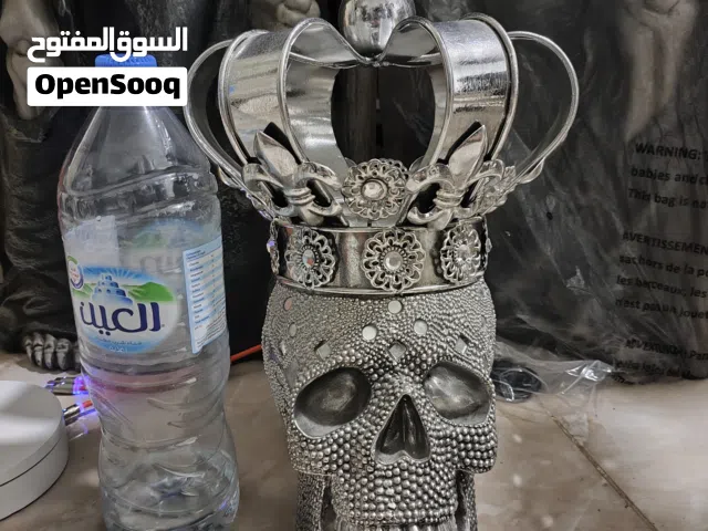 مجسم جمجمة هيكل عظمي ( تاج الملك العظمي )