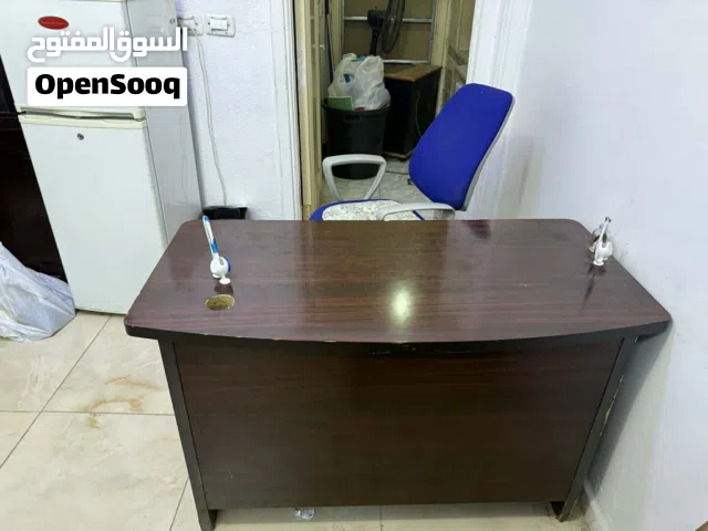 مكتب مستعمل للبيع