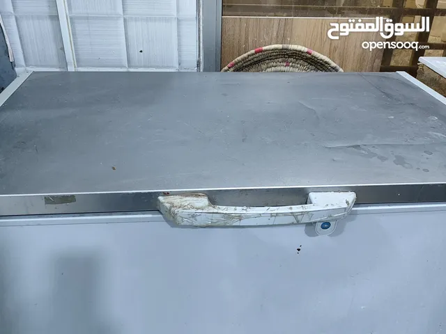 مجمدة لون رصاصي